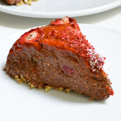 Tarta de mousse de chía, cacao y frutos rojos