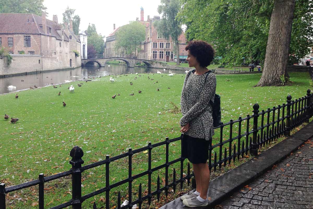 Patos y cisnes en un rincón verde encantador en Brujas. Me gustó ver que estaban todos identificados y muy bien cuidados, con comederos donde van a picotear todos cuando tienen hambre y está terminantemente prohibido darles de comer. 